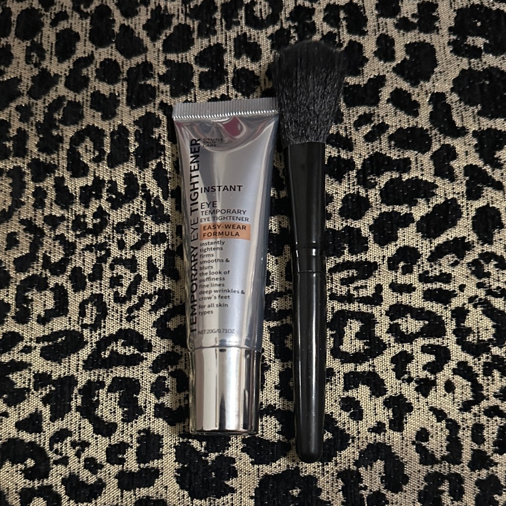 Instant Eye Tightener Cream, Easy-Wear Formula. Used Once Damaged Box